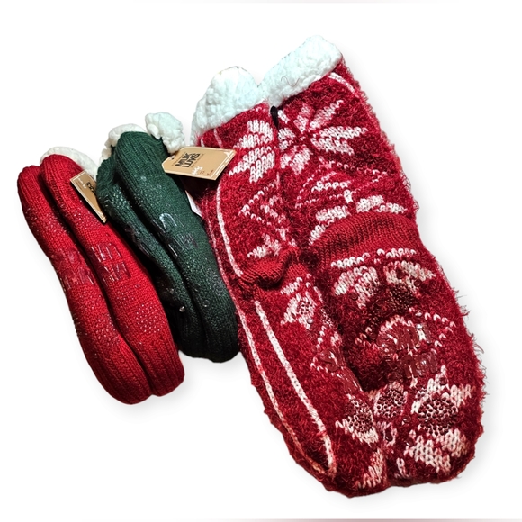 NWT Three Pairs of Muk Luks Shea Butter Infused Cabin Socks - Picture 2 of 8